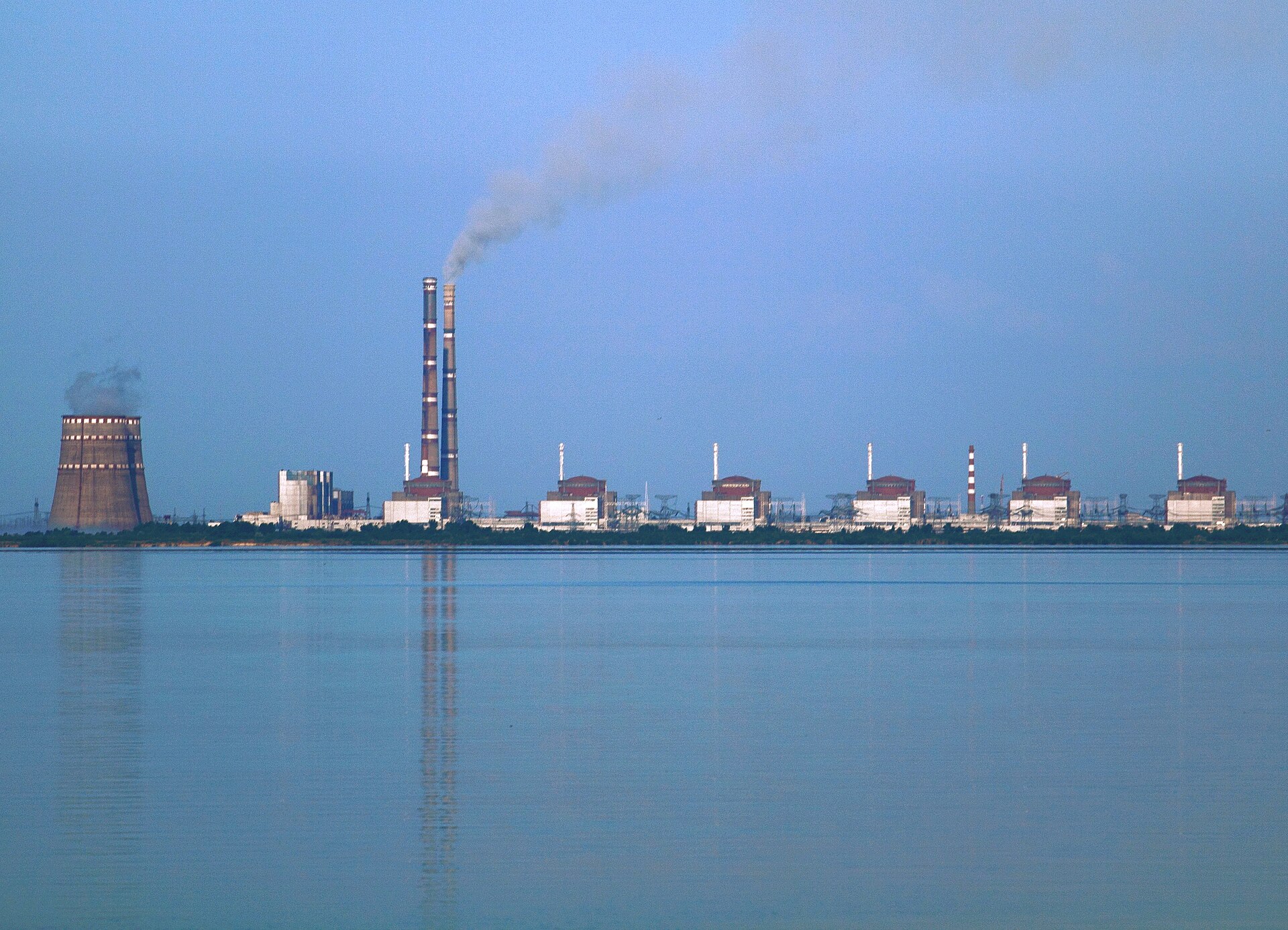 Archive view of the Zaporizhzhia nuclear and thermal power stations across the reservoir in 2009.